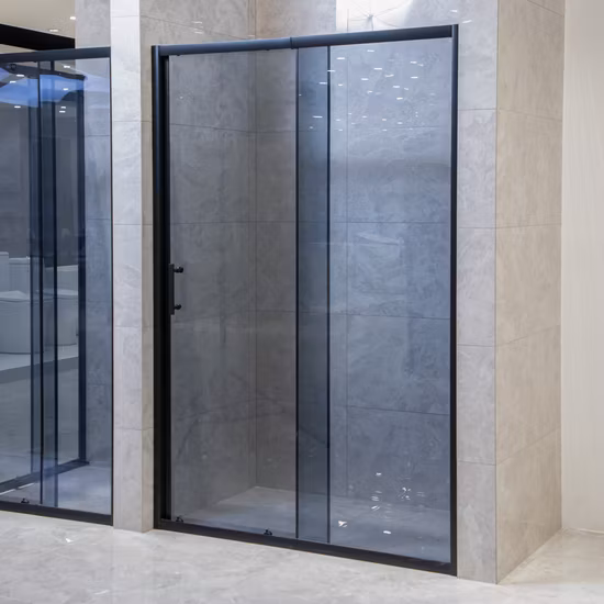 Mampara de ducha simple de moda con puerta corrediza de vidrio templado